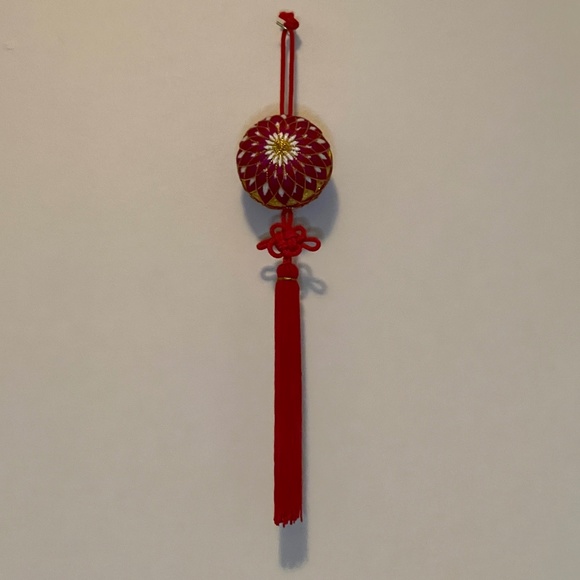 Beautiful Japanese TEMARI ball handmade by artisans Set of 2. - Picture 7 of 9